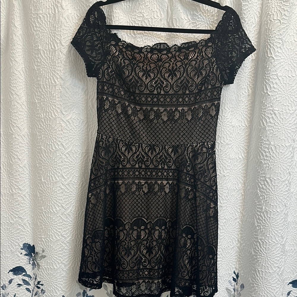 2/$20 Rewind Mini Dress Off-Shoulder Black Lace Overlay Cocktail Party Sz L - Picture 2 of 7